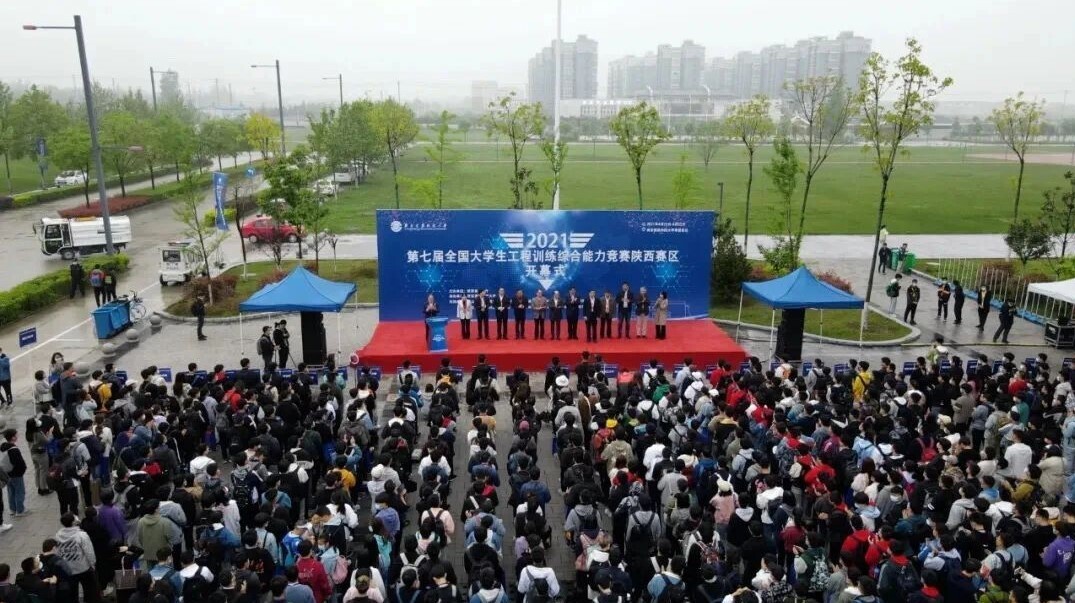 人生就是博尊龙凯时携VR数控示教一体机等教学产品亮相全国大学生工程训练综合能力竞赛陕西赛区竞赛！(图1)