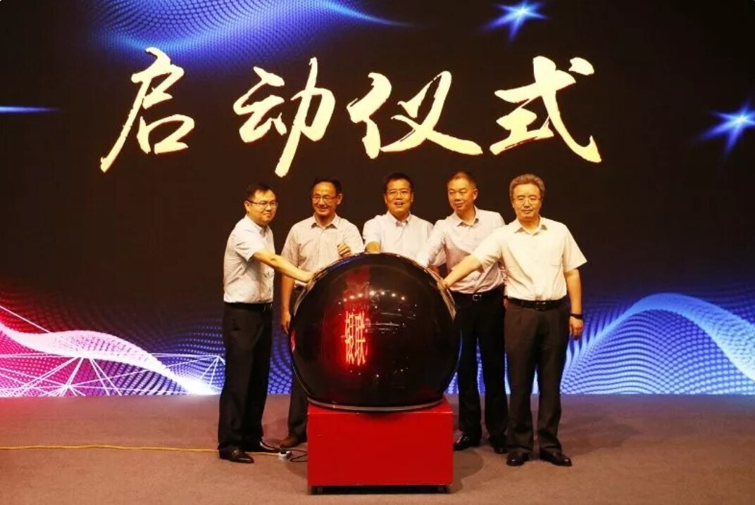 人生就是博尊龙凯时携手江苏银联，全国首例银联移动支付产品走进大学校园(图2)